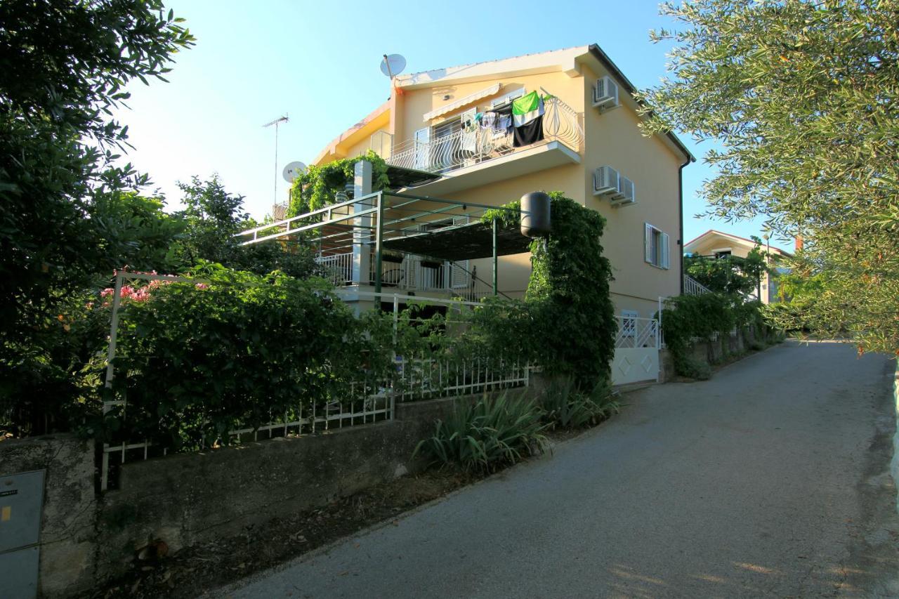 Apartments Tona Zaboric Exterior photo
